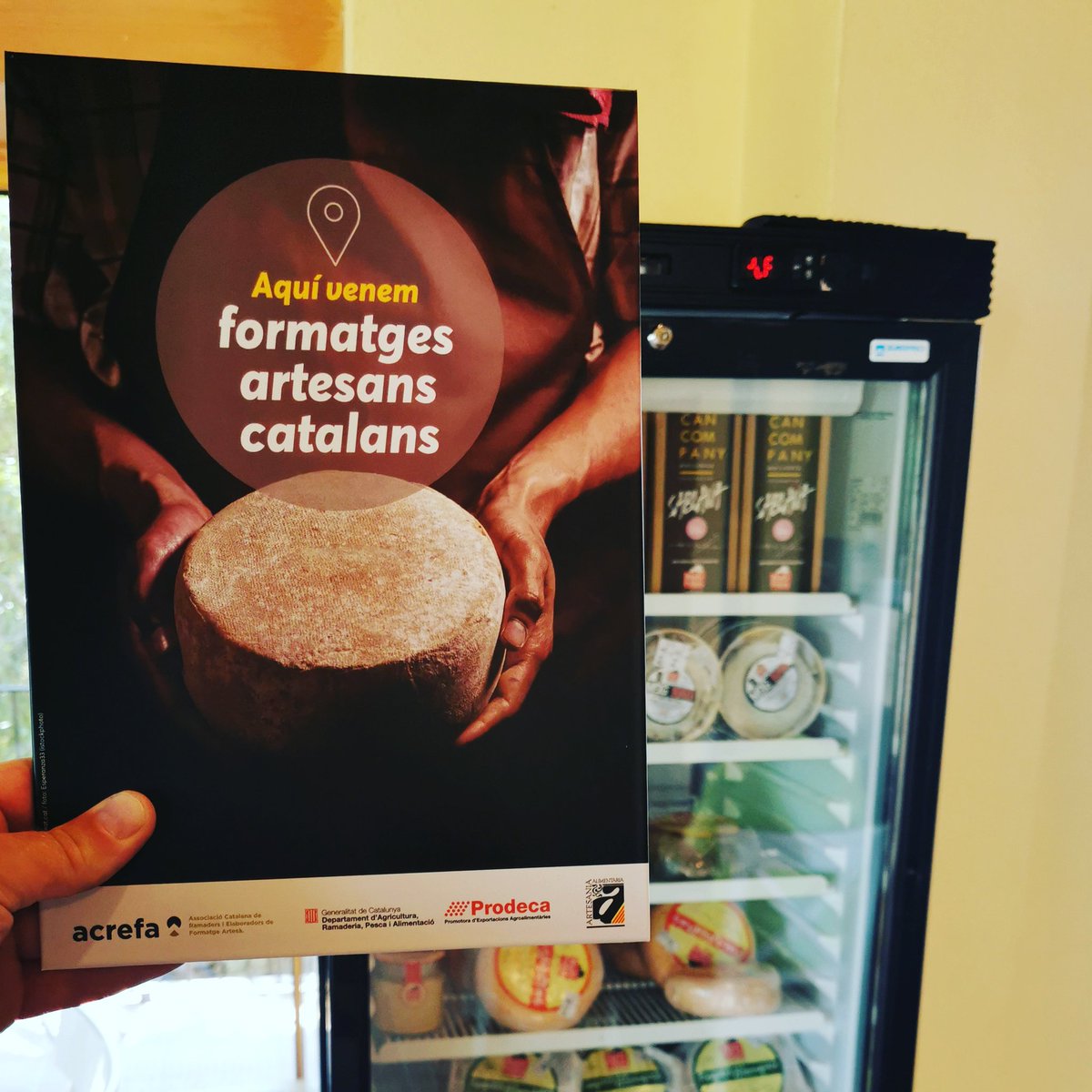 peremolideger's tweet image. Aquí hi  venem formatges artesans catalans. I recordeu que el mes d'agost estem oberts cada dia d, 11 a 14 i de 17 a 20.  No us ho perdeu!
#acrefa