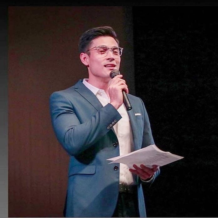GlitterChannel8's tweet photo. A year after, Xian Lim @xianlimm debut as @cinemalayaofficial director at the Cultural Center of the Philippines. Xian continues to do his passion in filmmaking as he was a graduate of Screenwriter Hall of Famer Ricky Lee's Scripwriting workshop. #BoodleStore https://t.co/dif5YTnntR