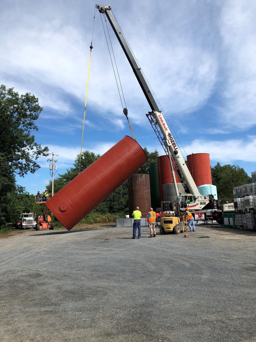 CaroVail's tweet photo. Last week, we added 2 30,000 gallon tanks to our Salem facility. They will both hold Liquid Fertilizer (32% and 11-37-0). The platform surrounding the tanks is a containment zone. In the unlikely event of a spill, it will collect all of the lost material and store it safely. https://t.co/Usrhmmmn61