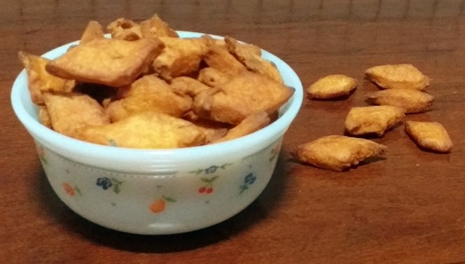 CookingFa's tweet photo. Crispy and crunchy, Namak pare or Namak Para is a great snack to enjoy with a cup of hot tea.
#namakpare #cookingwithfa
For Recipe click the link below;
https://t.co/pjCPHDQc2g https://t.co/DYlKHorHL4
