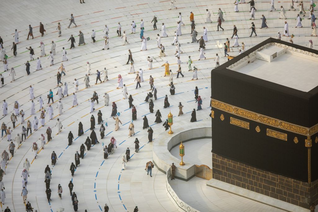 Hadithoftheday's tweet photo. Absolutely beautiful images of the blessed Hajj pilgrims performing the Farwell Tawaf. How unique, how wonderful. May Allah accept their Hajj! 

Photos credit: Saudi Ministry of Media https://t.co/Yc8KyZ7uu8