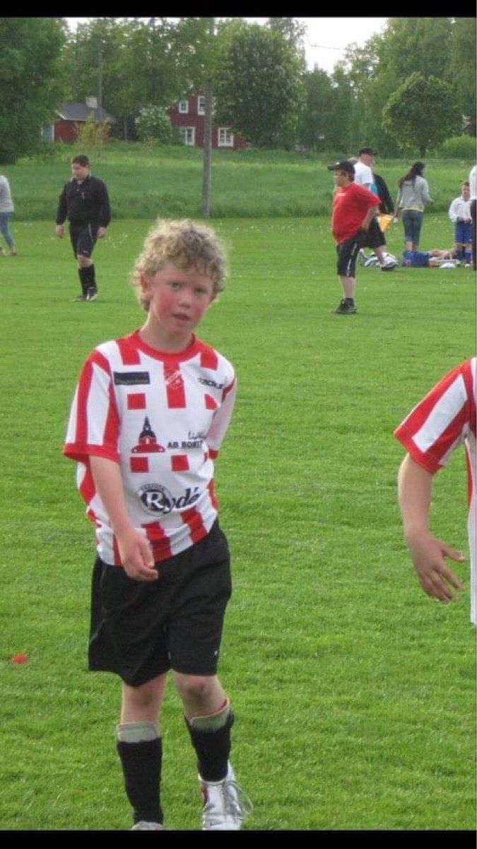Vi vet att alla saknar att få se lokalfotbollen. Därför kommer vi under en period ge er en faktaruta med våra spelare. Ett sätt att kanske ge ytterligare insyn i vilka fina pojkar som idag stolt representerar NHBK

Näst på tur är Joel Larsson 👉🏻 laget.se/NHBK_Senior/ne…