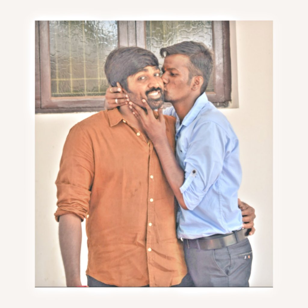 SureshRajini003's tweet photo. @VijaySethuOffl @govind_vasantha @DDeenadayaln @7screenstudio @Lalit_SevenScr @TherukuralArivu @lyricist_kN @Kavitha_Stylist @thinkmusicindia #Anney...💥😍 https://t.co/eGrRaX2OML