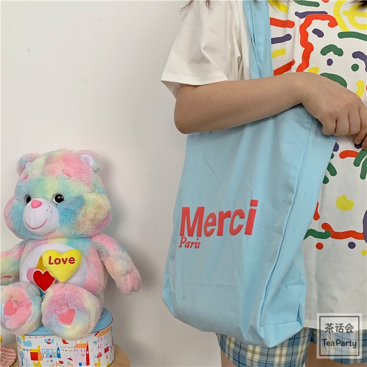 Coopershopp's tweet photo. #พร้อมส่ง กระเป๋าผ้า Merci💖
🚩ราคาใบละ 190
🚩ขนาด 38*37cm
🚩ขนาดเอสี่ใส่ได้จ้า
🚩ไม่มีซิปใหญ่จ้า
🚩มีกระเป๋าเล็กด้านใน
🚩วัสดุผ้าแคนวาส
🚩สีขาว สีฟ้า สีชมพู
📍📍📍📍📍📍
#กระเป๋า #กระเป๋าผ้า #กระเป๋าเป้ #กระเป๋าสะพาย #กระเป๋าสะพายข้าง #instockcooper #stylekorea https://t.co/GmctBSn9sR