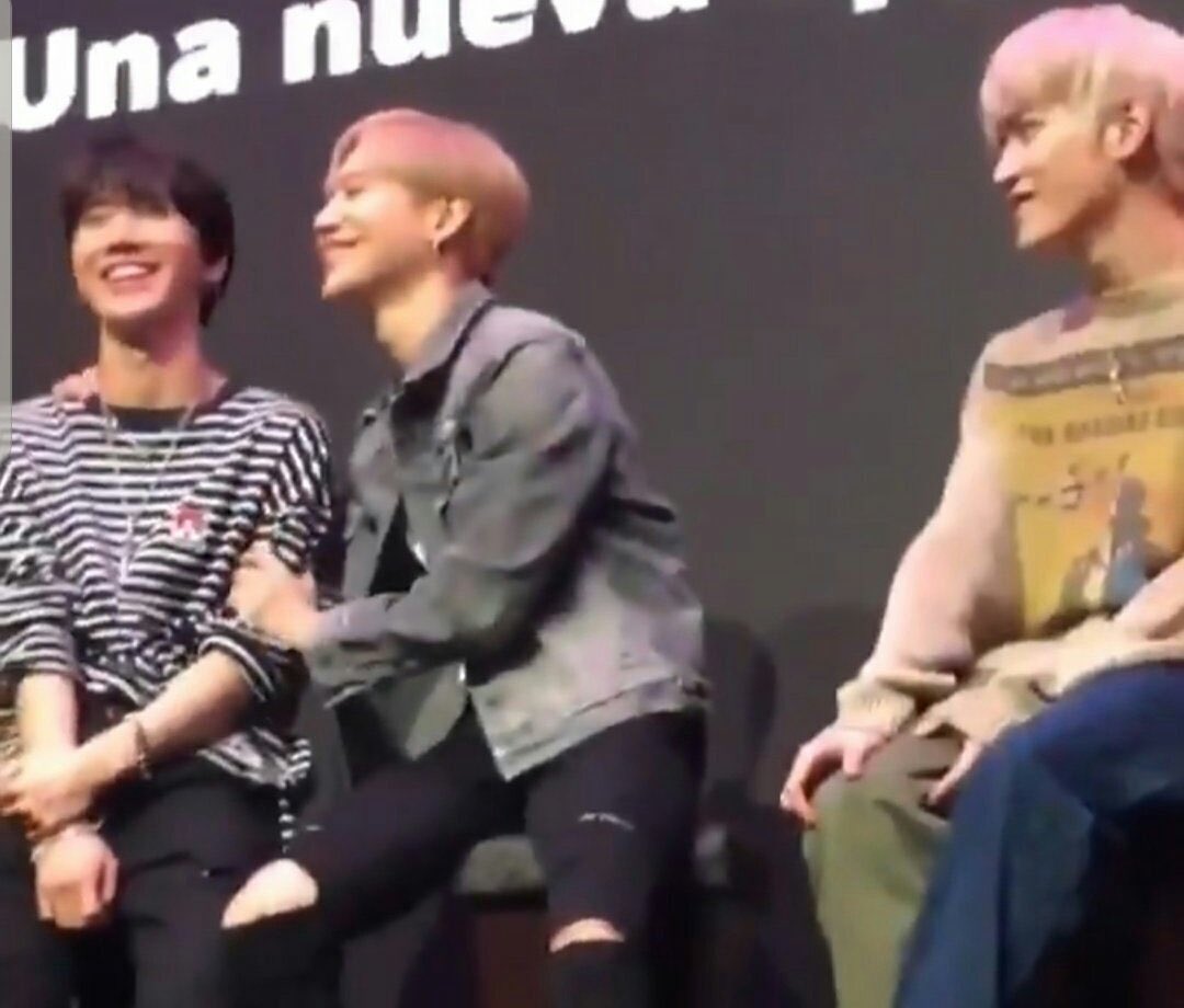 poonnx's tweet photo. น้อง พี่(โชน) ที่รัก 555555555555555 #taeten https://t.co/p7pcSuxE5c