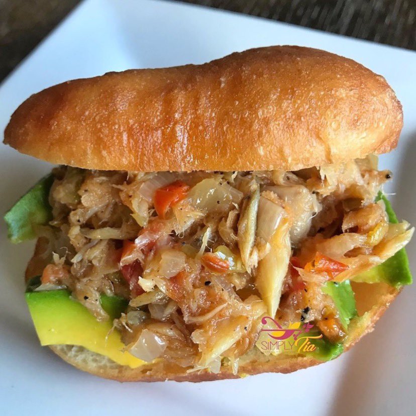 StvincentGren's tweet photo. Here’s wishing all of your Mondays start off with a yummy Vincy staple 😋 📸: @IamSimplyTia #SaltFishAndBake #BakesAndSaltfish #stvincentandthegrenadines 🇻🇨 https://t.co/cUgZK2vpiG