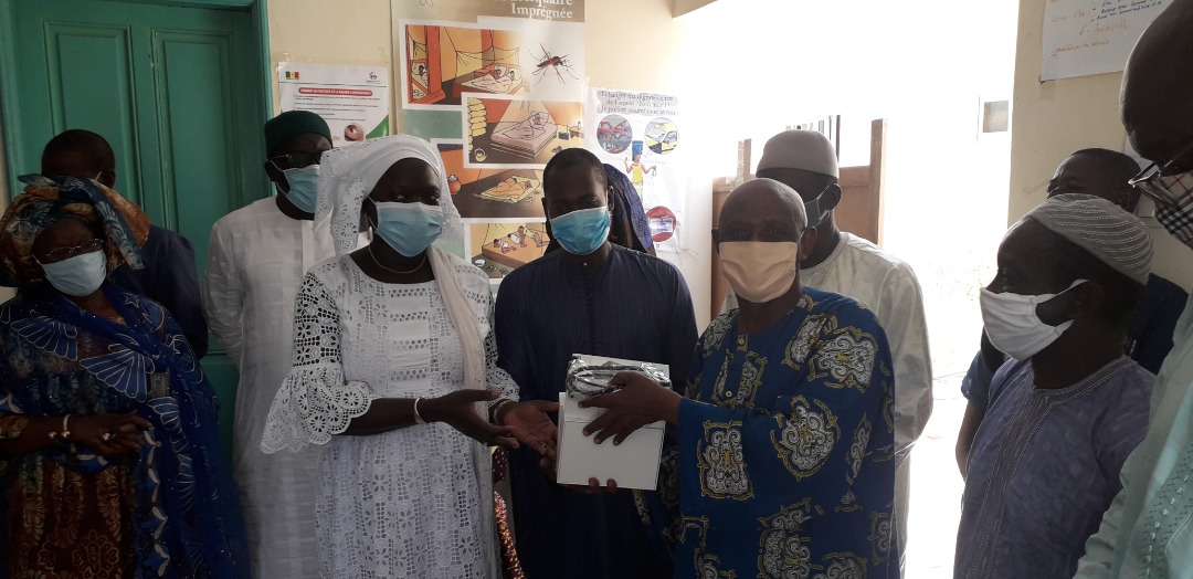 medicusmundinam's tweet photo. Emergencia en #Senegal: Entregaremos al personal sanitario guantes, mascarillas, geles hidroalcohólicos, termómetros y productos de limpieza y desinfección para luchar contra la #COVID19 .

@Pamplona_ayto  ya se ha sumado a esta labor ¿y tú? ¿te sumas?

https://t.co/0MTmDnTJVa https://t.co/yA4gwXc1wA