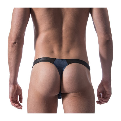 fauxfileur's tweet photo. @bricksaout Vrai homme porte des STRING ! https://t.co/RThy8jf17T