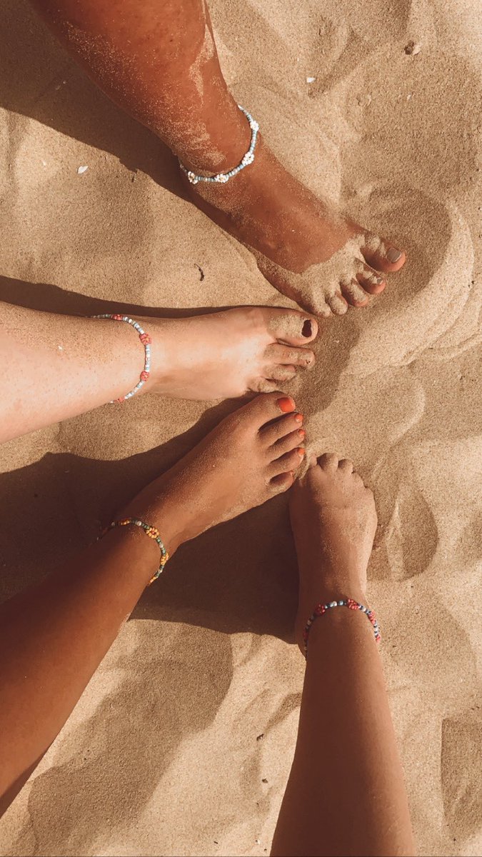 OlgaGonzalezRam's tweet photo. Ha sido todo muy bonito hasta les regalé pulseritas de la amistad ✌🏻 https://t.co/8tsaDydpzH