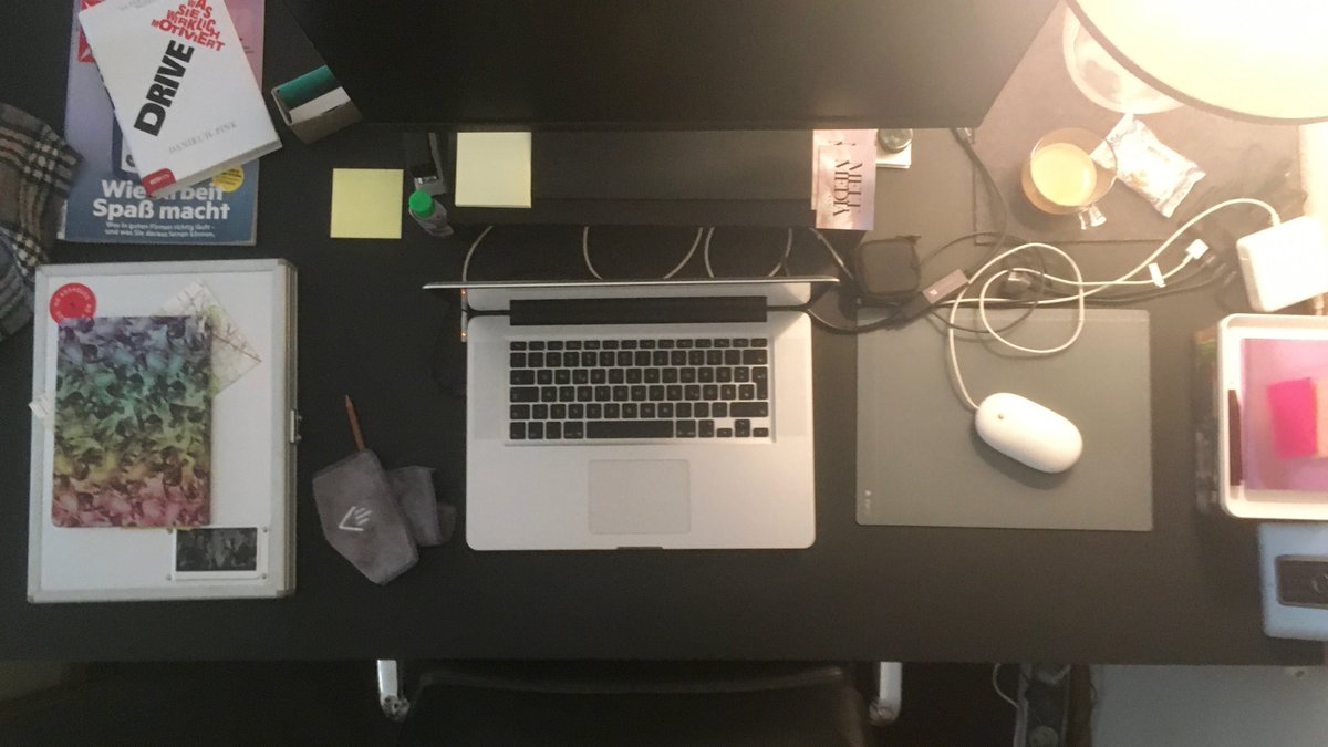 _free2freelance's tweet photo. High noon at my desk today. @holgereggert asked me to do a #f2fdeskselfie and recommended me as a freelancer he enjoys to work with. I nominate @berlin_zentrale, @ibotrampe and @roberteysoldt. I ask them to do the same and recommend their favourite freelancers. #free2freelance https://t.co/H2d8xpamA7