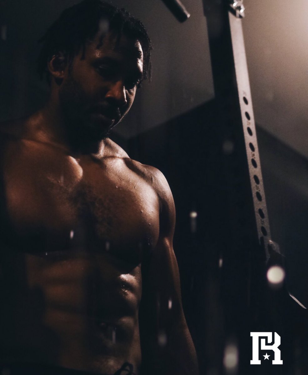 roblorenzo15's tweet photo. So often I get wrapped up in content distribution and hitting my next goal. @MylesLGarrett and Jeremy hit me w/ a “you want to come get a workout in?” and it was game over. It doesn’t feel like the regular season yet, but go out and continue to go after everything you deserve G. https://t.co/t13acjXkgu