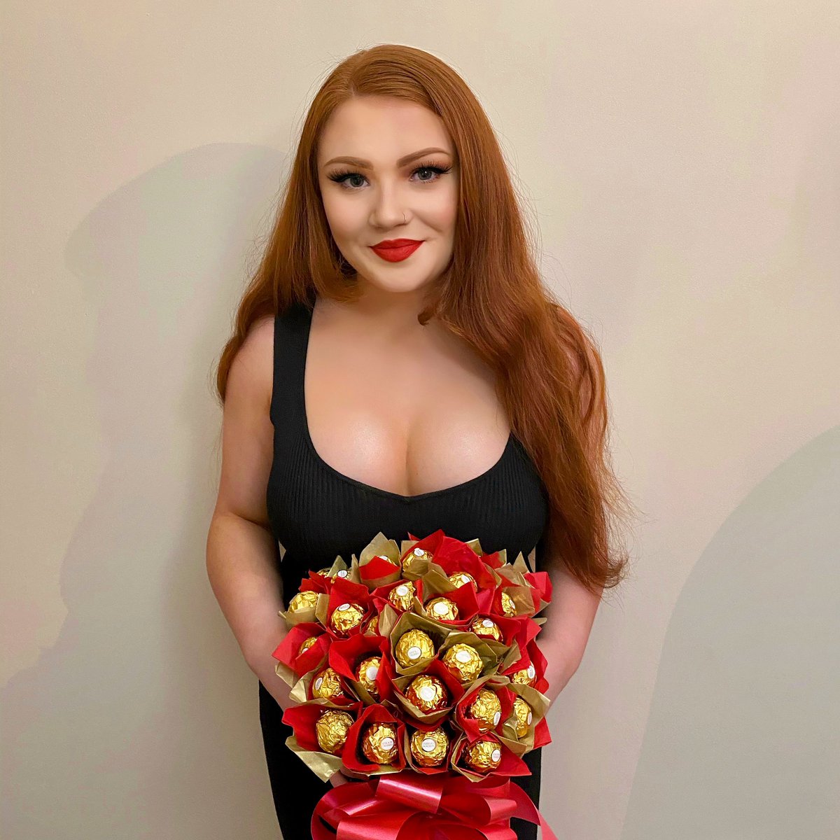 I’ve just set up my own business selling handcrafted Chocolate Bouquets and other Sweet Gifts, like and retweet to help a small business owner❤️ it only takes a second and would mean so much! link in bio to shop😍