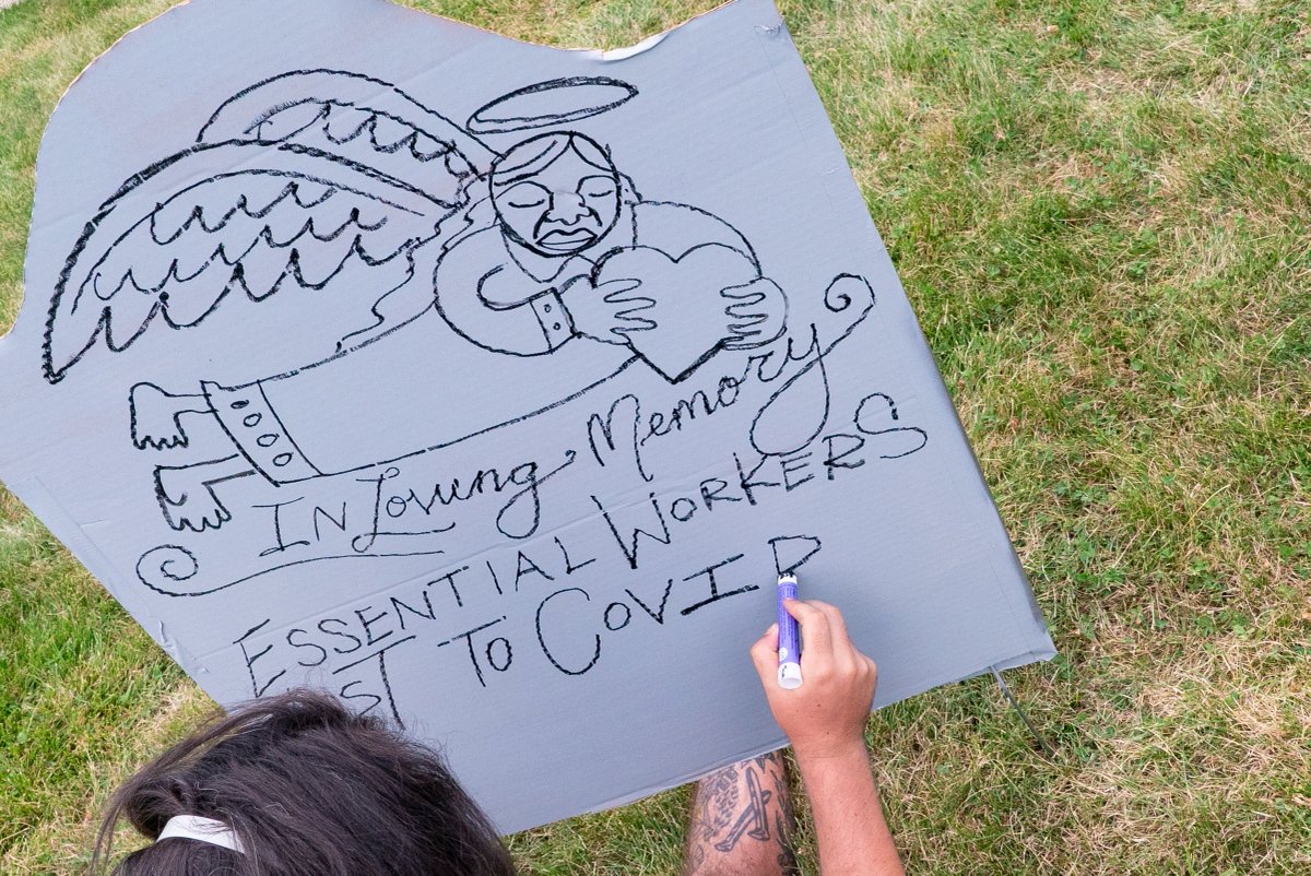 MTEAunion's tweet image. TODAY IS THE DAY! Students, teachers, parents, &amp;amp; communities across country are rising to #DemandSafeSchools! Art Teachers made gravestones for car caravan paying tribute to those whom undoubtedly will die if profits r placed over health. #EdEquityOrElse mtea.weac.org/2020/07/31/lab…