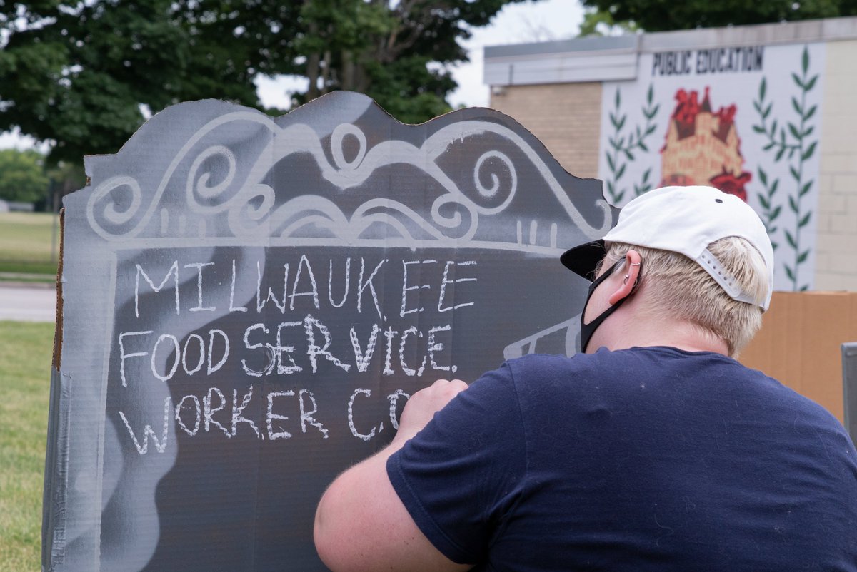 MTEAunion's tweet image. TODAY IS THE DAY! Students, teachers, parents, &amp;amp; communities across country are rising to #DemandSafeSchools! Art Teachers made gravestones for car caravan paying tribute to those whom undoubtedly will die if profits r placed over health. #EdEquityOrElse mtea.weac.org/2020/07/31/lab…