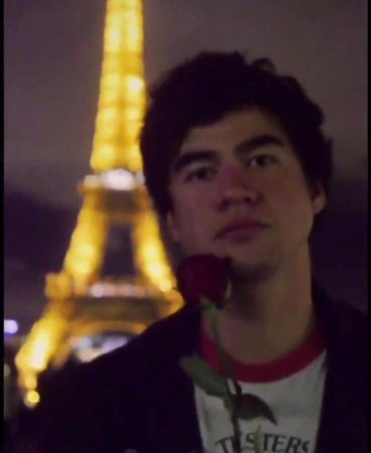 12 - Calum Hood