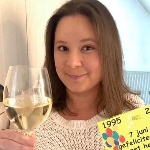 Als een van de laatste in de rij waarin we koorleden aan je voorstelden, Myrthe Faber. facebook.com/15412438728314…