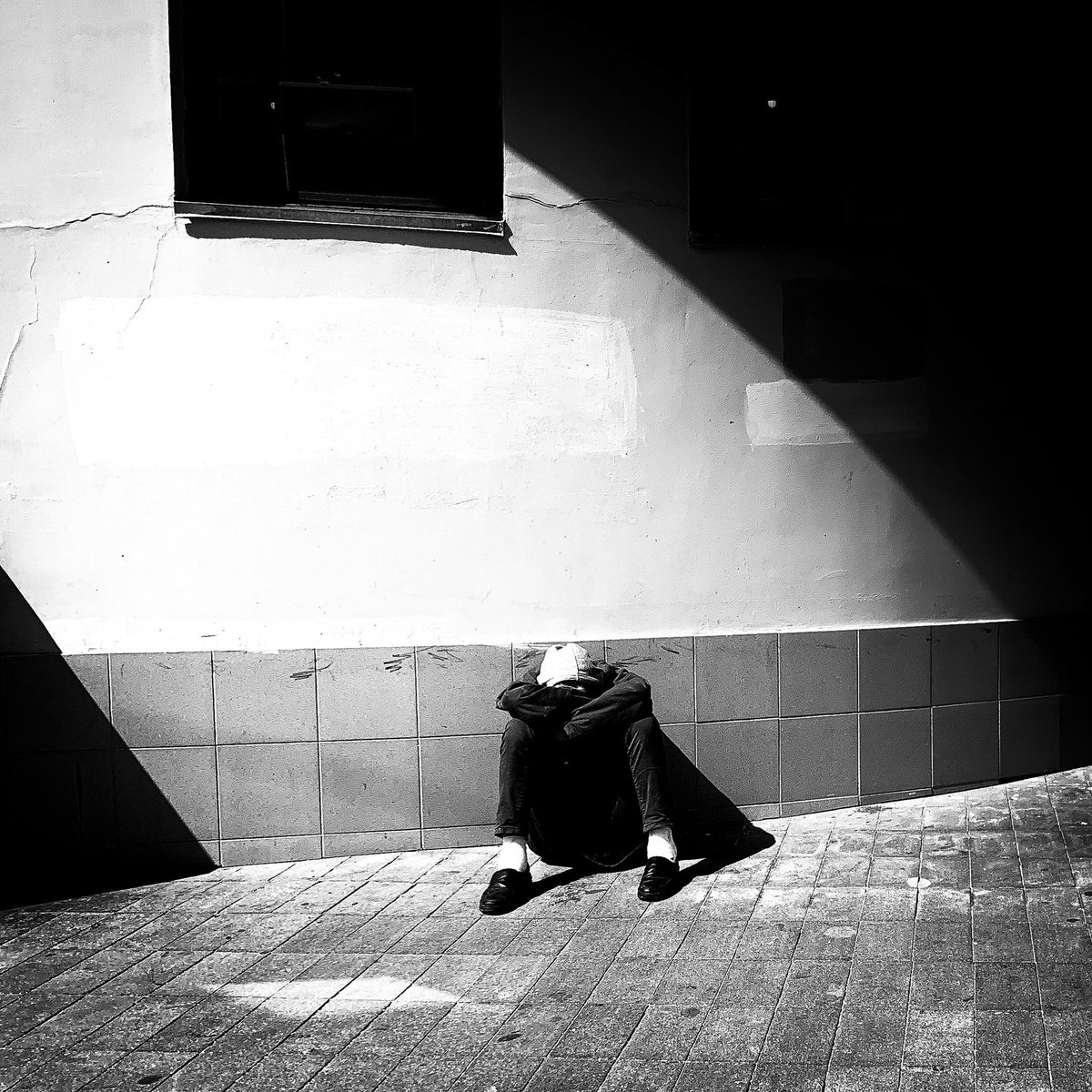 Обычный московский день

#Men #People #OnePerson #Indoors #blackandwhitephotography #ятакснимаю