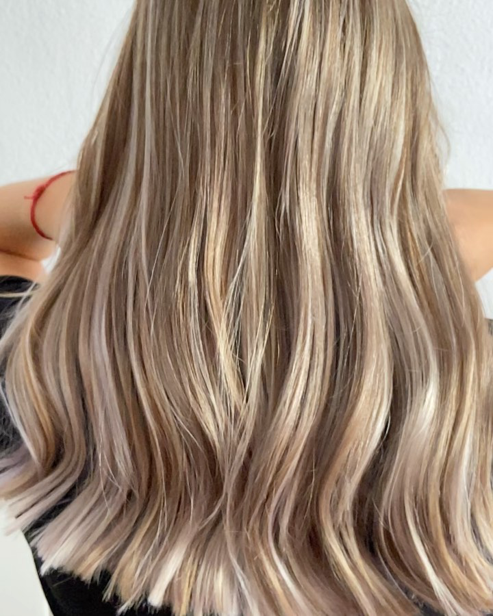 Un  rubio frío no es incompatible con un cabello sano y con brillo. Productos de calidad y las manos expertas de nuestro equipo de coloristas en Salones Moncho Moreno conseguirán el rubio que + te favorece cuidando tu pelo
#SalonesMonchoMoreno #expertosencolor #rubiosperfectos