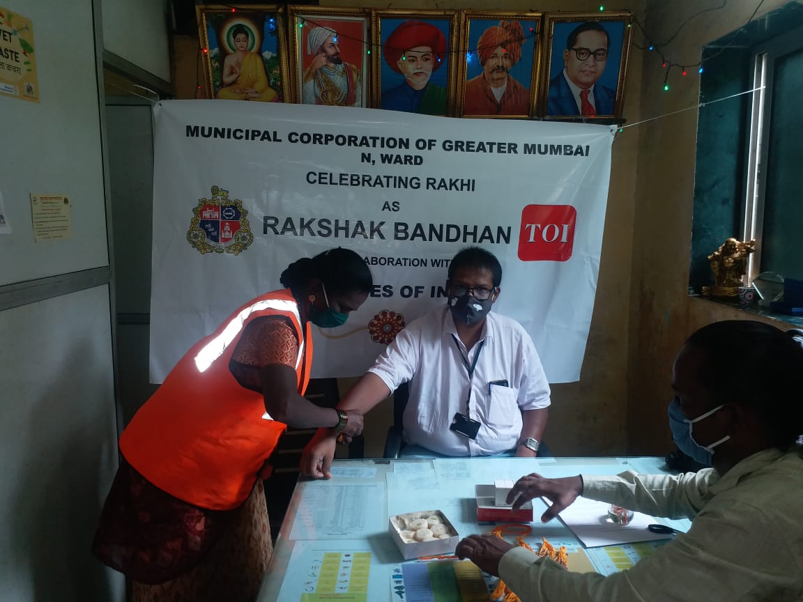 YogeshDicholkar's tweet photo. @mybmcWardN Rakshak bandhan Programme arrange by M.L. East Afternoon N ward chowky. https://t.co/HDfcqyjpvV