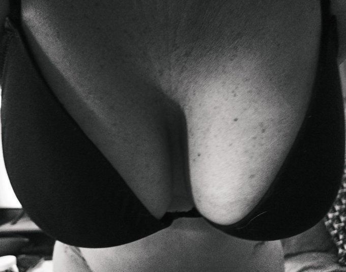 Buongiorno!!! #tette #tits #boobs https://t.co/8ZG0emeCj6<a href="/tag/tette"class="tags">#tette</a><a href="/tag/tits"class="tags">#tits</a><a href="/tag/boobs"class="tags">#boobs</a>