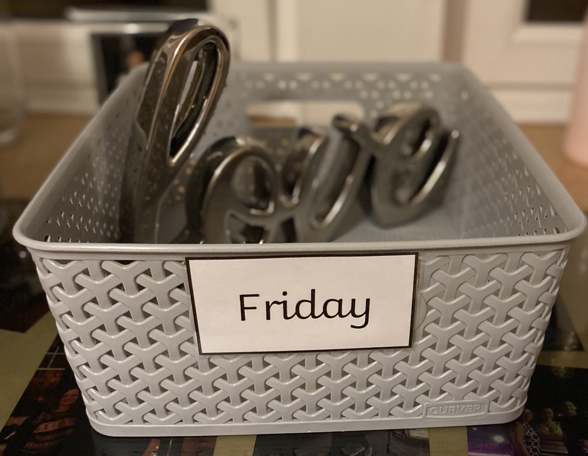 MissLMccoll's tweet photo. Pre-COVID, I used self-assessment trays for maths and literacy - not sure when this will be ok! 

Given the 72 hrs rule, I assume pupil's work should be ‘quarantined’ before marking. This gave me the idea to label my trays Mon-Fri, so I know when I can assess each piece of work. https://t.co/uHrbRvM37v