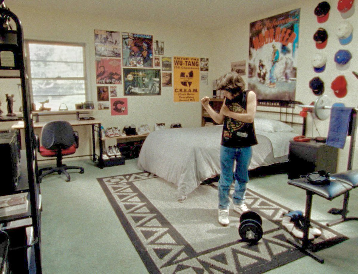 mid90s』スティーヴィーの部屋には90sキッズらしいアイテムがたくさん