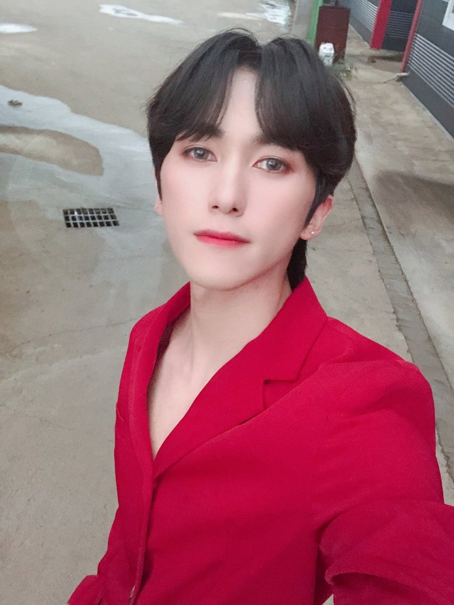 TARGET7_K's tweet image. #로이 워하~🙋‍♂️✨
이번 주의 시작은 다들 어떠셨나용 ㅎㅎ
요즘 비가 장난이 아닌데...
모두들 조심하셔야 합니다!!🥺
저는 얼마 전에 길에서 우산이 뒤집어져서 창피했어요..ㅋㅋㅋㅋ
이번 한 주 도 뽜이팅입니당~~💕

#타겟