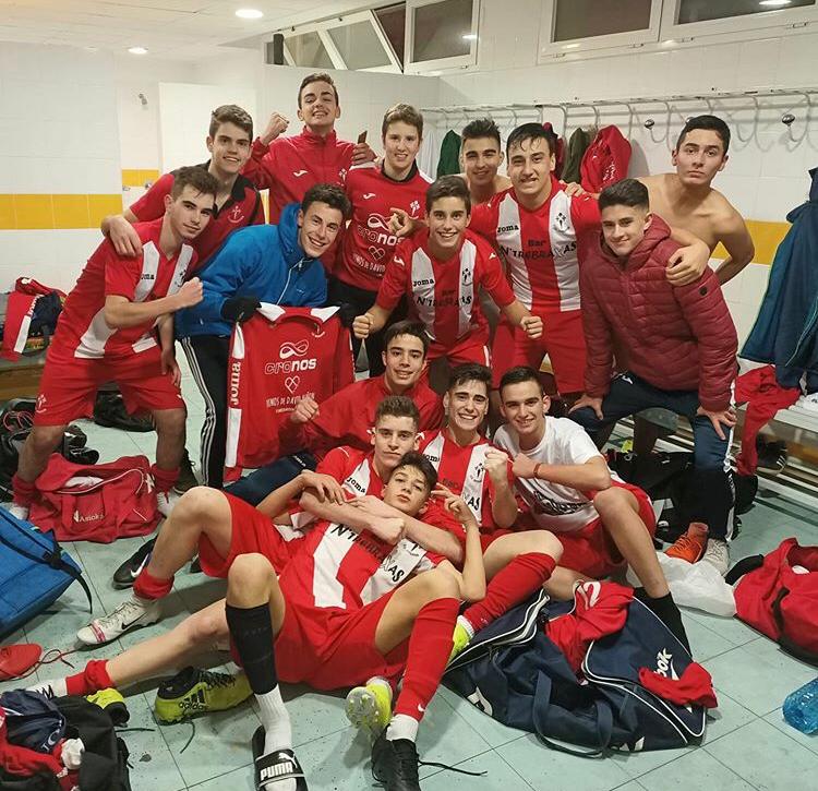 INFANTESJV's tweet photo. TEMPORADA 20/21

Este finde semana la directiva junto con el nuevo entrenador @catadj82 se reunieron con los jugadores para hablar sobre la próxima temporada. Esperamos que esta crisis sanitaria del Covid-19 acabe cuanto antes para empezar la temporada.
#EsosJuveniles https://t.co/2AU7pbtgg5