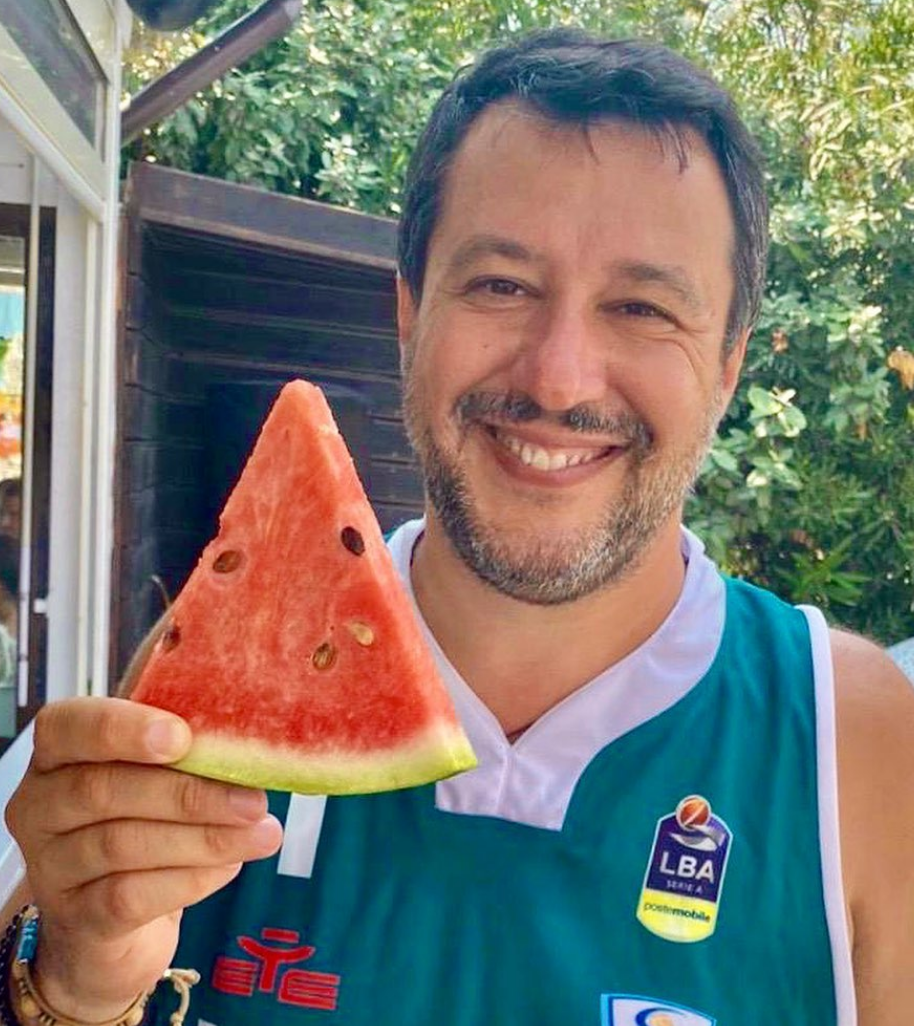 DrApocalypse's tweet photo. Nel giro di pochi giorni, tutto e il contrario di tutto.
Chiamasi TSO.

#SalviniPagliaccio  #IoMettoLaMascherina https://t.co/2DLh3MweKa