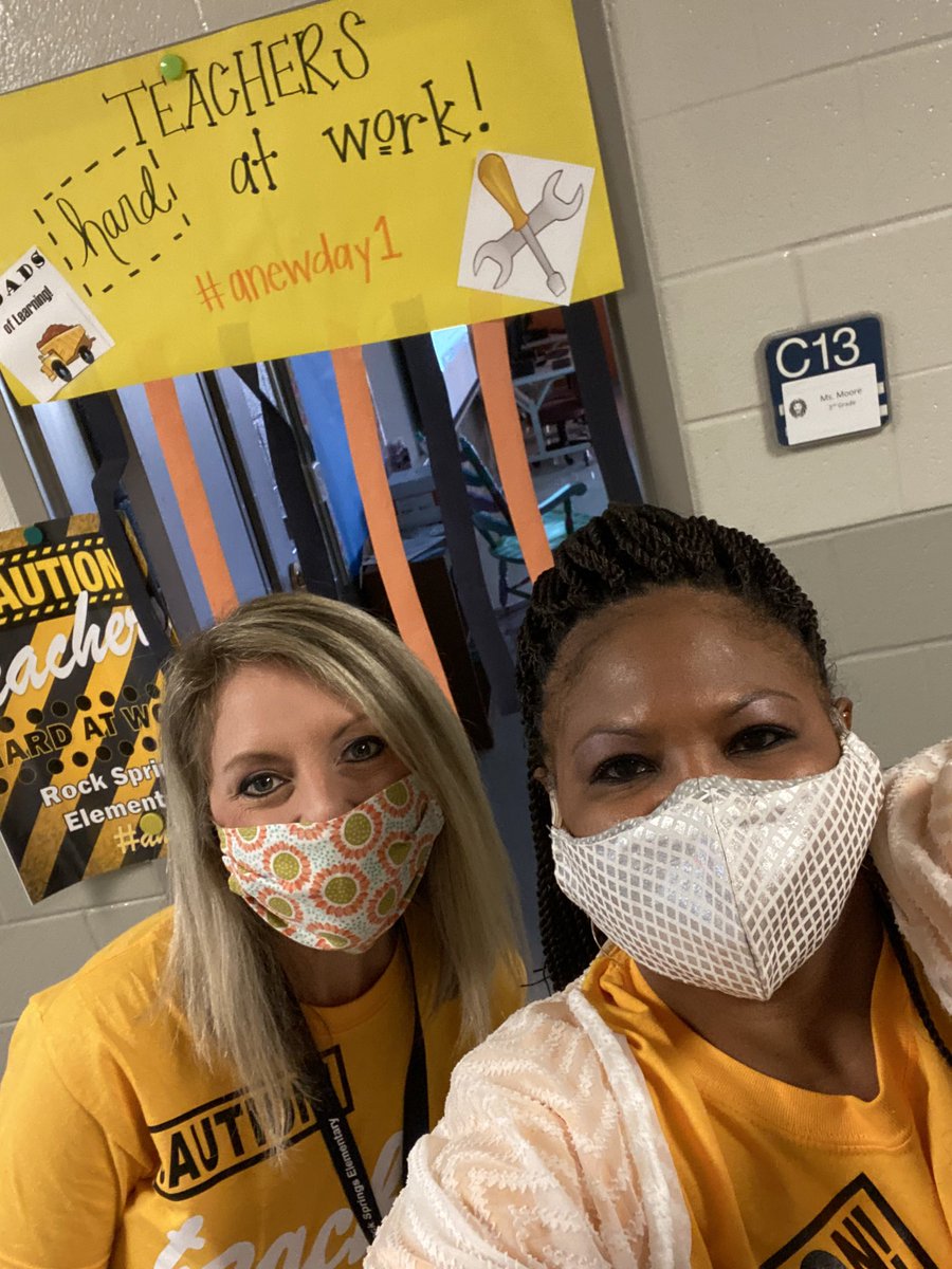 KeglerLisa's tweet photo. So much learning going on at Rock Springs Elementary! #anewday #moduleone #readerstoleaders @RSELions @AnnHaley_RCS https://t.co/NqdDVnzQv4