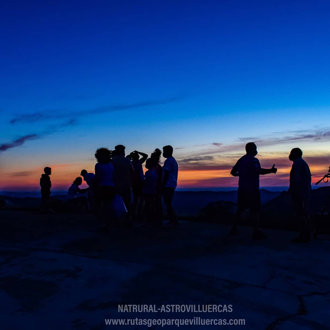 "Entre Zorruno y Lobuno 2020". Gracias a todos lo que compartisteis con nosotros la tarde noche de ayer. Un placer disfrutar del Geoparque y sus cielos con todos vosotros.
#rutasgeoparquevilluercas #muchoquedisfrutar #experiencias #astroturismo <a href="/Extremadura_tur/">Extremadura Turismo</a> <a href="/FundStarlight/">Fundación Starlight</a>