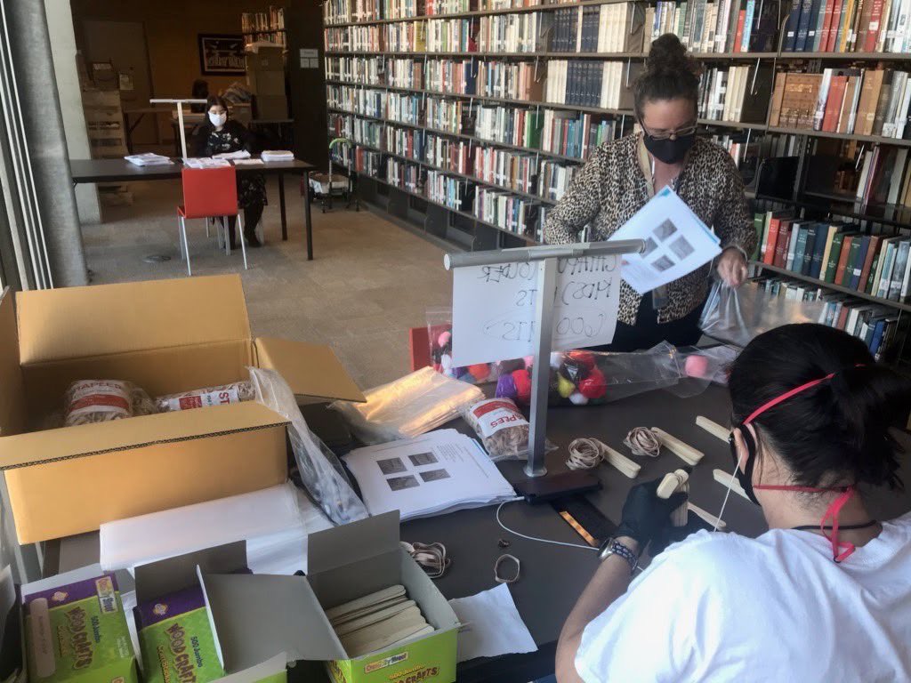 SDPublicLibrary's tweet image. Staff were at work getting these craft kits ready—thousands are being distributed at 8 @sdschools for Summer Meals. They’ll be ready at 11 a.m., right in time for lunch! Ready for #LunchattheLibrary ? #mysdpl @CAStateLibrary @USDANutrition