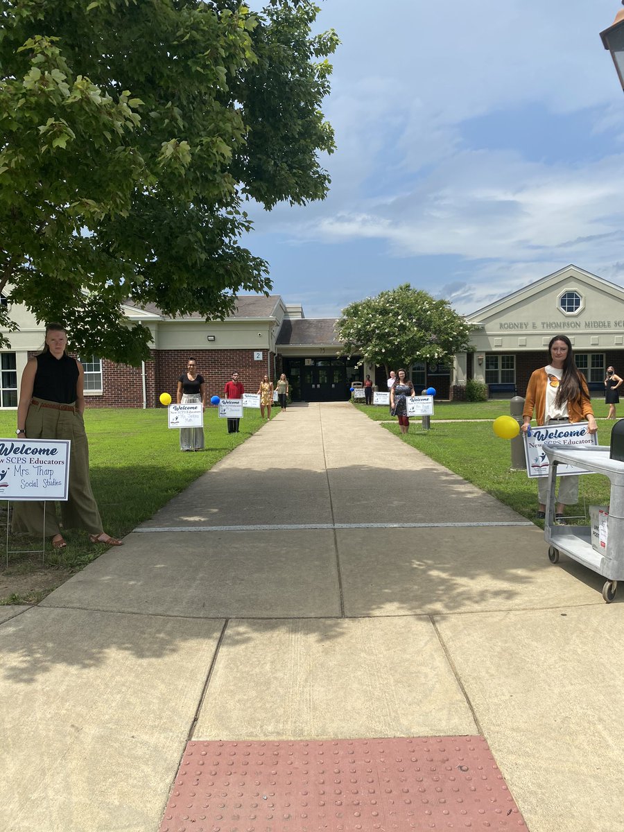 RoseAverett's tweet photo. Welcome to the newest RTMS Jaguar family! #ThompsonJag  #SCPSschools https://t.co/16gEktrwWZ