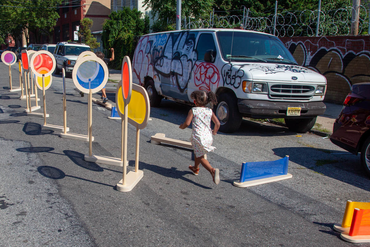 streetlab's tweet photo. We're on the street every day this week, creating a place for NYC kids to play and learn, safely. No-touch obstacle course and more. Brownsville, Red Hook, Bushwick, Harlem, Wash Heights. https://t.co/g6jcszIdB7 Partners: @NYC_DOT, @CrimJusticeNYC, @FreshAirFund, @ridespin. https://t.co/CPzZsfCRAR