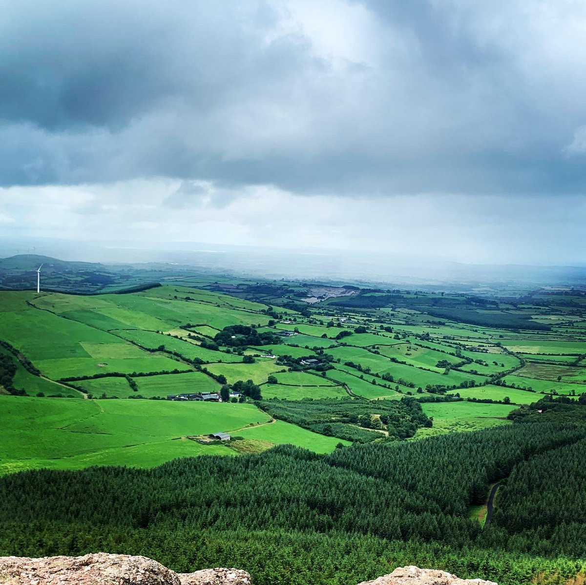 ccomerford27's tweet image. A short hop down the M7 to some lovely sights with some lovely people! 🌤🌳

 #triptotipp #devilsbit #holycross #rockofcashel #hiddengems #roadtripswithfriends #Staycation2020