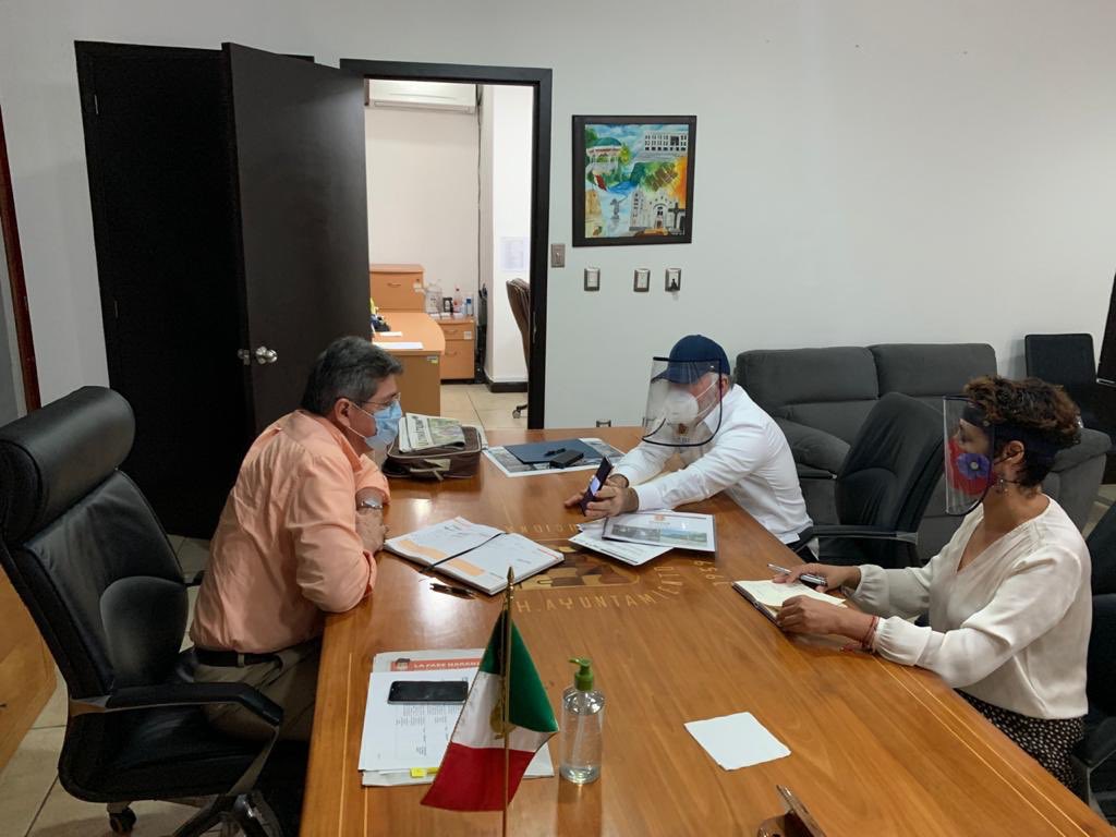 CarlosMoralesV_'s tweet photo. El día de hoy en reunión con la titular Claudia Baca Esquinca Secretaria de Desarrollo Urbano y el director del @TuxtlaSMAPA Rene León Farrera, tratamos la problemática de descargas de aguas residuales generadas en un súper mercado, ubicado en la parte sur oriente de la ciudad. https://t.co/F91JisYtSz