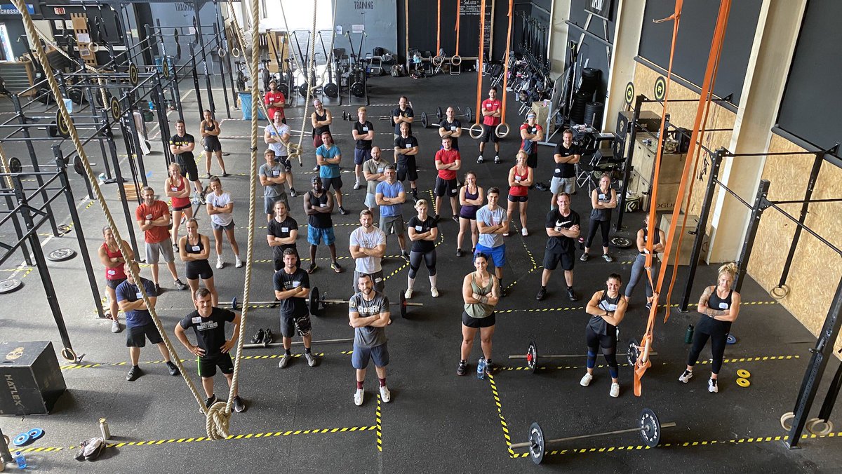 CrossFitDEU's tweet photo. Wow, am Wochenende war eine Riesen-Truppe beim #CrossFitLevel1 in Frankfurt bei @ffmcrossfit am Start 💪🏻
.
Du willst wissen wann die nächsten Kurse sind? Egal ob live, oder Online - Klick auf den Link in unserer Bio ☝🏻
.
#CrossFit #CrossFitTraining #CrossFitDACH https://t.co/hTmRwQNg9k