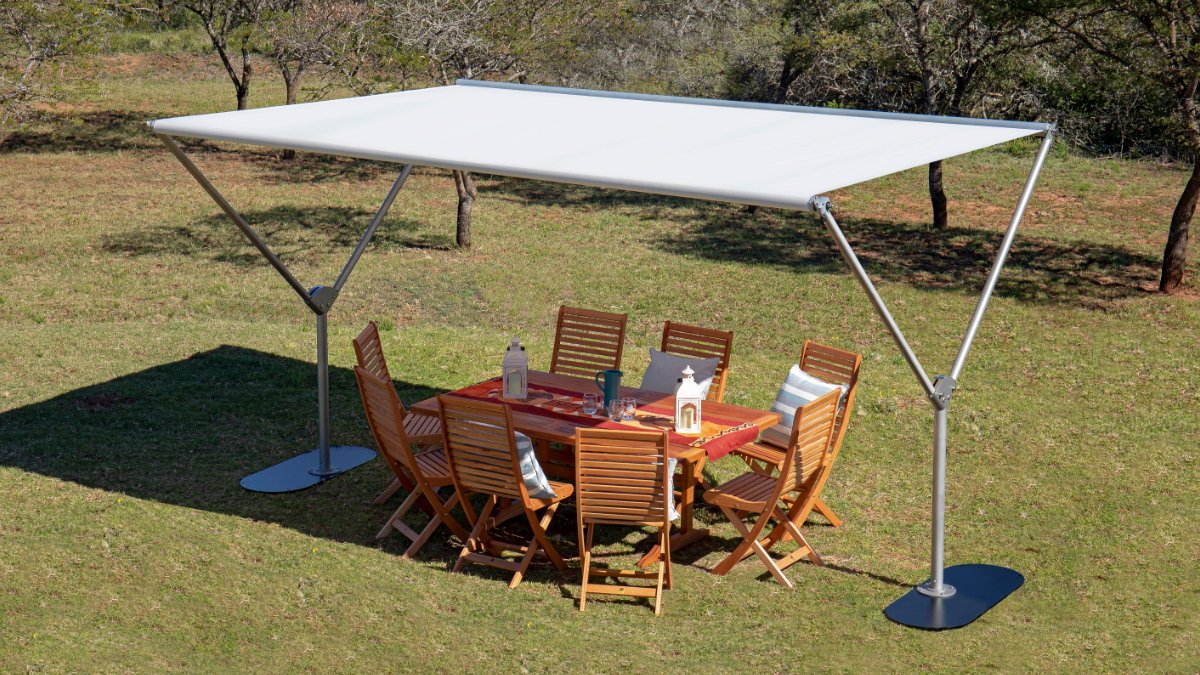 This chic outdoor shade has a sophisticated modern design. Its dynamic frame is made from stainless steel and is easy to open and close. The pavilion's shade is made from durable off-white acrylic fabric.

decorinteriorsus.com/woodline-sky-s…

#woodline #sky #pavilion #outdoorliving #shade