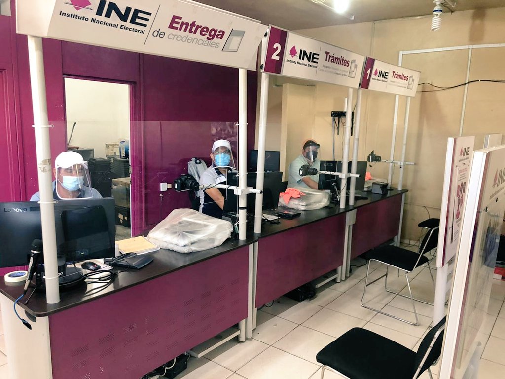 INE_Chiapas's tweet photo. #AHORA
🆗 Listos los 14 módulos de atención ciudadana de #INEChiapas que a partir de #Hoy abrirán para ENTREGAR CREDENCIALES con cita previa, aplicando medidas y protocolos para cuidar la salud de la ciudadanía y personal
⚠️ RECUERDA LLEVAR CUBREBOCAS
#ContamosTodasContamosTodos https://t.co/XAJAP6YiO9