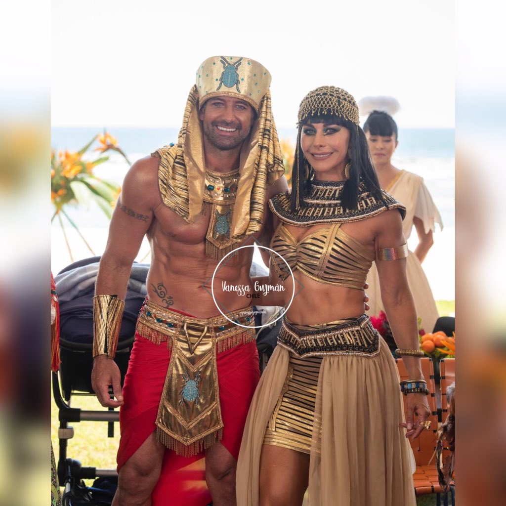 vanessaguzmanch's tweet photo. ISLAS CANARIAS 🇮🇨| @solteroconhijas | Lunes a viernes - 11hrs | @rtvces @vanessaguzmann @gabrielsotoMEX
#vanessaguzman #gabrielsoto #novela #solteroconhijas #victoriarobles #siquerespuedes #actriz #novela #televisa ✨😍 https://t.co/6HDsye2TgU