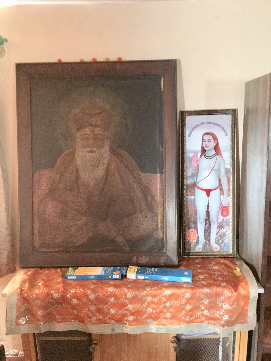 Housing a puratan handwritten Mahraj saroop and a well with Gurmukhi inscriptions. As well as an interesting puratan picture of Maharaj.