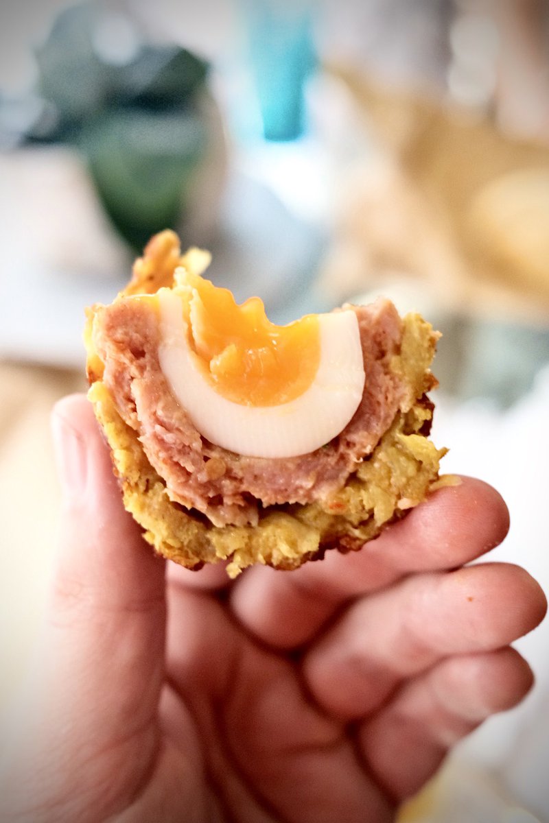 I think I’ve just eaten the best sandwich in my life and I don’t exaggerate there. 

From <a href="/ThugSandwichCo/">Thug Sandwich Co</a> in Harrogate. KFCeaser sandwich. Along with a genius take on the scotch egg onion bhaji