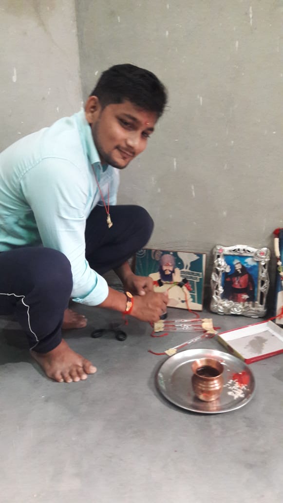 sumitinsan756's tweet photo. #HappyRakshaBandhan
#MyDay
#FavouriteFestival 🎀
#rakhi2020 🎀
#FistPhotoOfTheDay 😍
#PhotoWithSatguru ❤️
#TrueCareTaker 🤝 https://t.co/ABYY4NeKnm