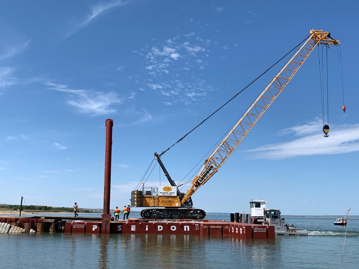 SubmarInc's tweet photo. Crane on a barge in North Dakota.
#construction #submar #oilandgas #pipelines #turnkeysolutions #erosion #erosioncontrol https://t.co/HosqSYBAQM