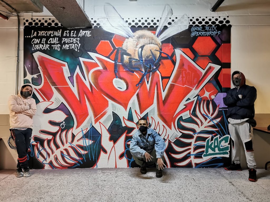 Perrograff's tweet image. Seguimos dando color  y mensajes llenos de positivismo @almacenesexito