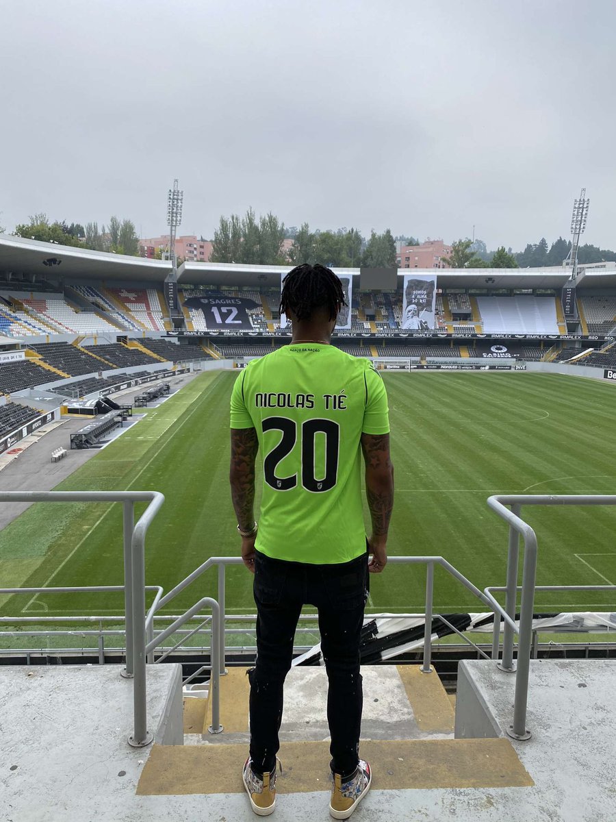 TieNicolas's tweet photo. 💥 Nouveau challenge avec ma nouvelle famille du @VitoriaSC1922 🇵🇹 Merci à tous ceux qui me soutiennent de près comme de loin 🧡 https://t.co/XAeHAAXM1W
