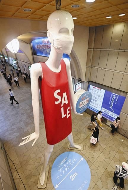 これは草 姫路城 ソーシャルディスタンシング確保が 間合いをとる で話題に 一触即発になっちゃう いいセンス まとめダネ