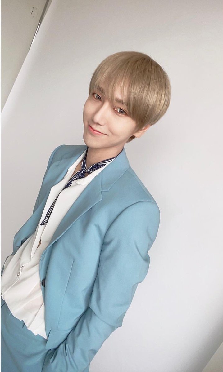 yaaayyyy~ now I can share this selca https://twitter.com/shfly3424/status/1289885281751953409