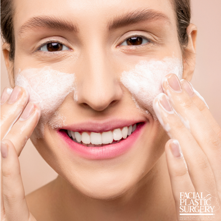 AAFPRS's tweet image. During the hottest, muggiest part of summer, #NationalCleanse YourSkinWeek is an excellent reminder about the importance of facial skin cleansing to keep breakouts at bay and your complexion looking radiant. ✨💦 #AAFPRS #cleanseyourskinweek #freshfacefeel