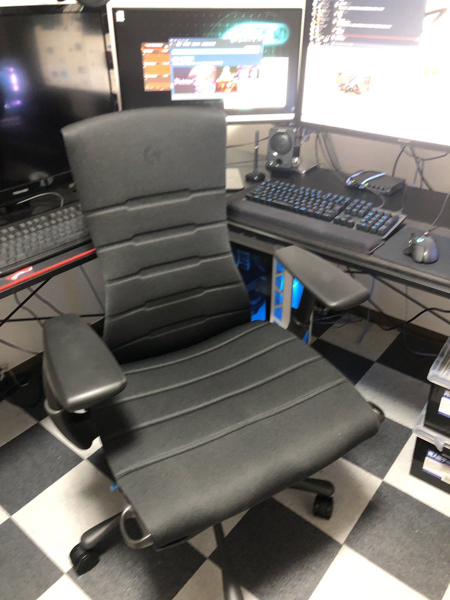 じゃっこ ハーマンミラー X ロジクールg エンボディゲーミングチェア ついに届きました 機能もさながら何だこの素材 全然蒸れないし体にフィットしてくれるし まぁ何より気に入ってるのはデザインなんですけどね Logicool最高卍
